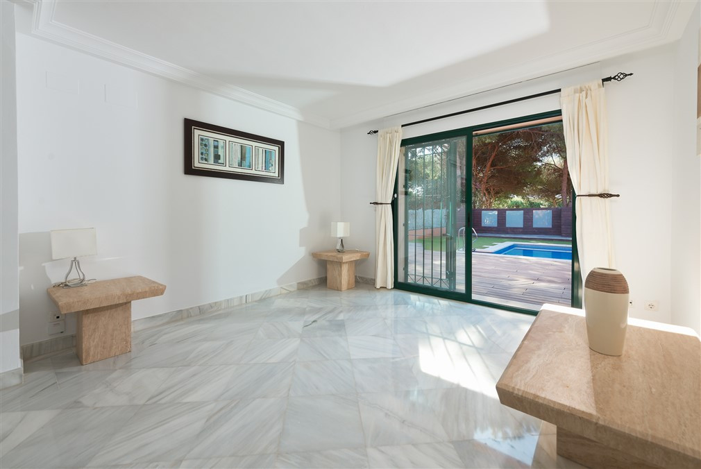 Flat for sale in Cabopino-Artola (Marbella)