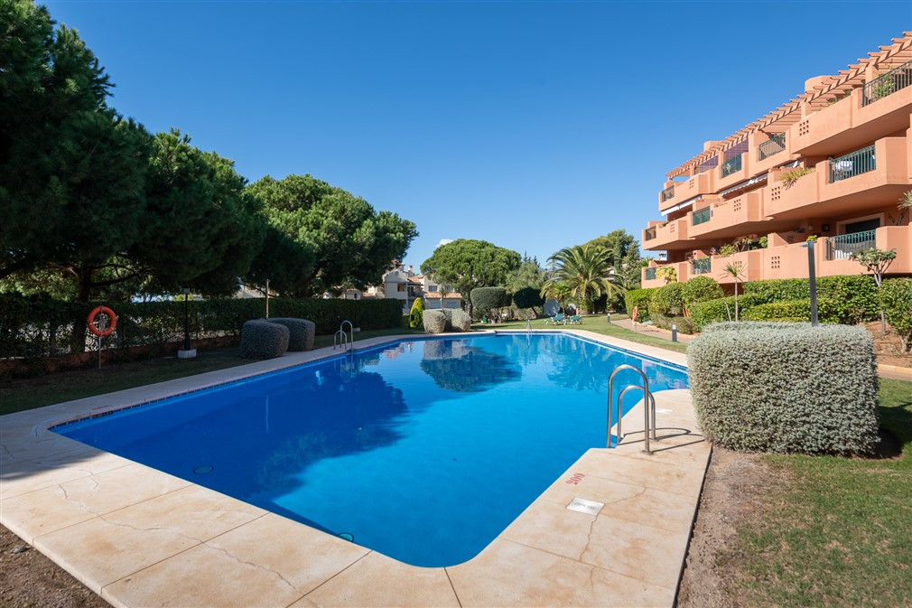 Flat for sale in Cabopino-Artola (Marbella)