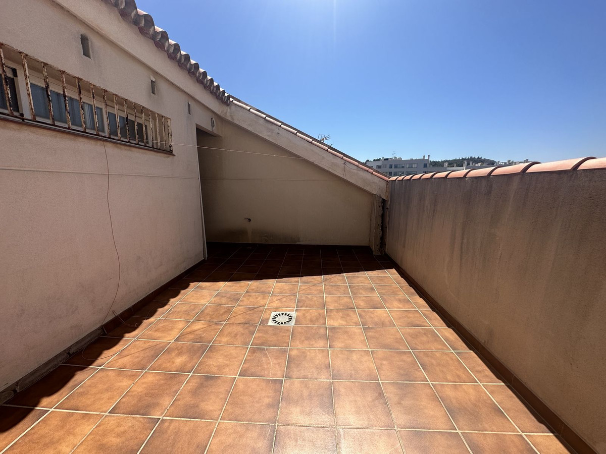 House for sale in Zona Sohail (Fuengirola)