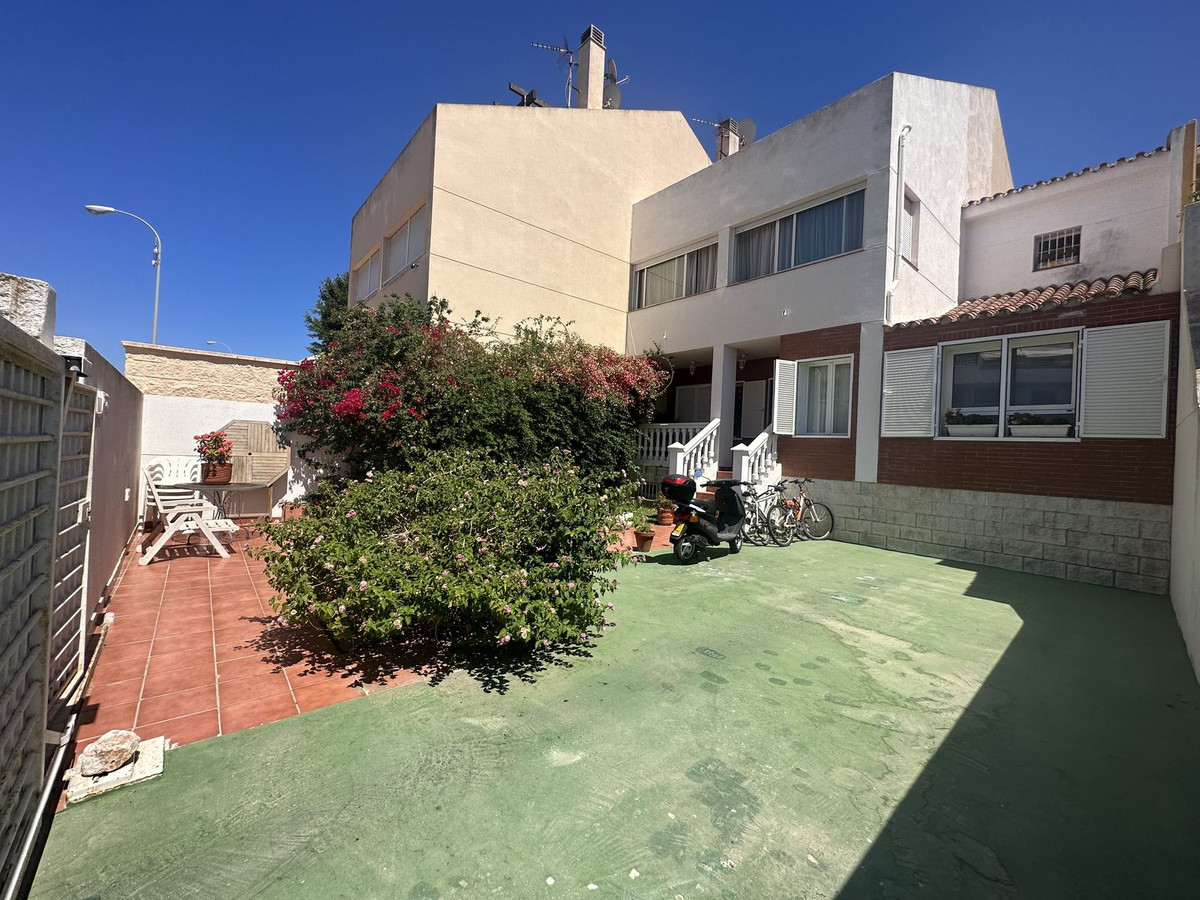 House for sale in Zona Sohail (Fuengirola)