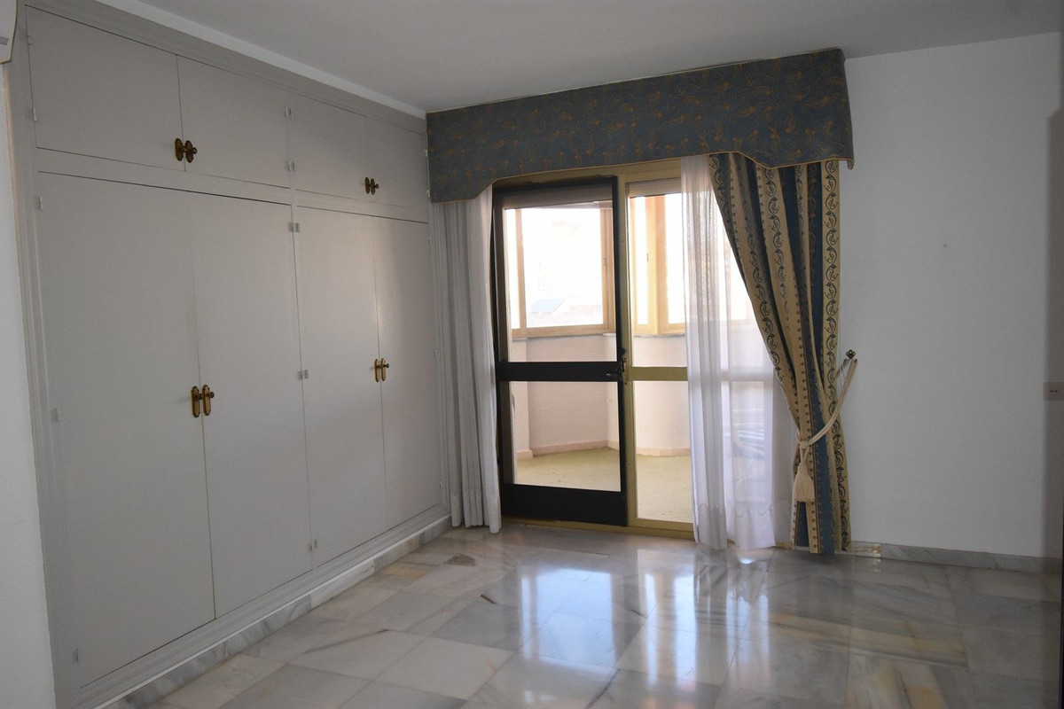 Flat for sale in Zona Puerto Deportivo (Fuengirola)