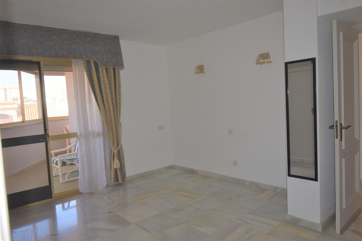 Flat for sale in Zona Puerto Deportivo (Fuengirola)