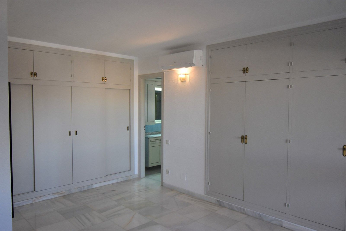 Flat for sale in Zona Puerto Deportivo (Fuengirola)