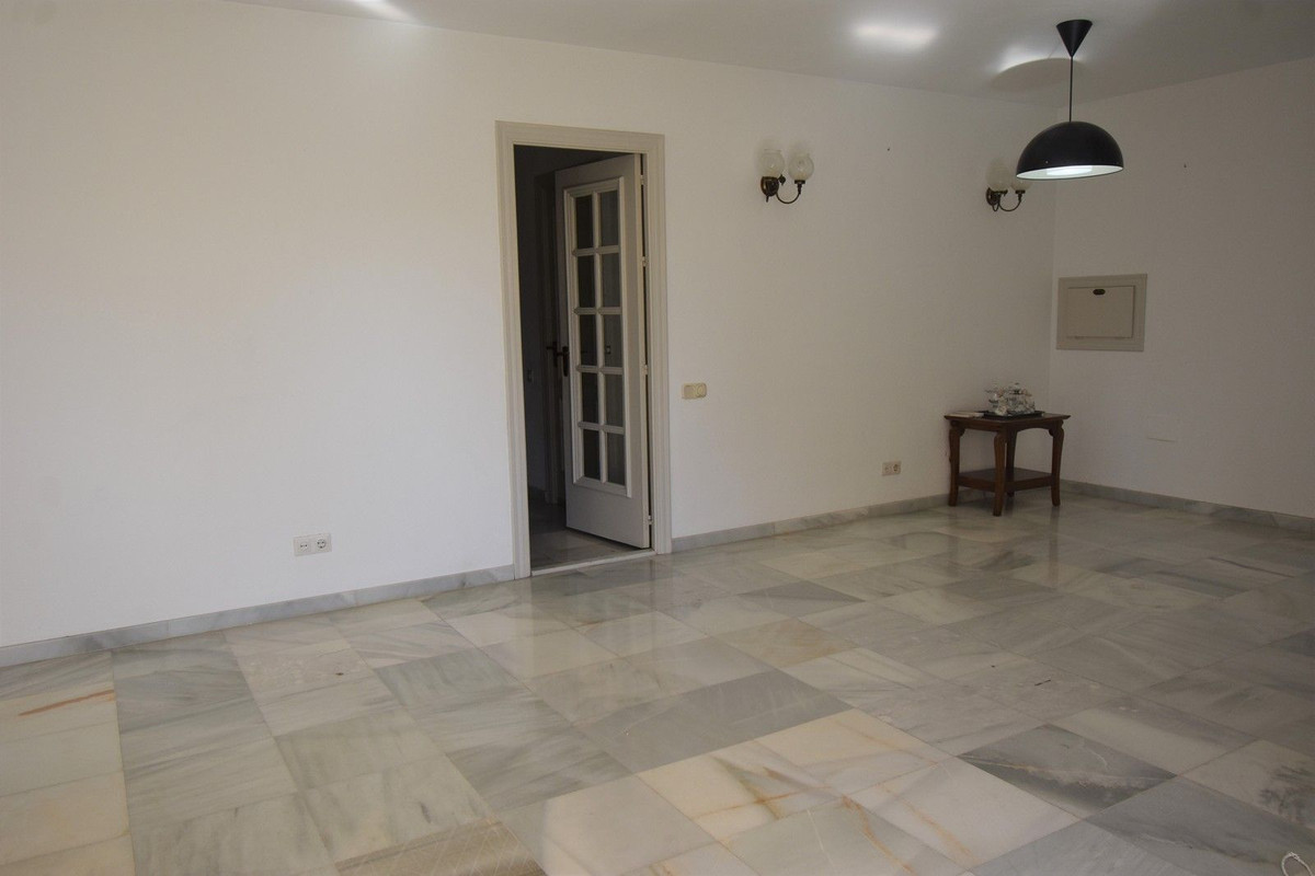 Flat for sale in Zona Puerto Deportivo (Fuengirola)