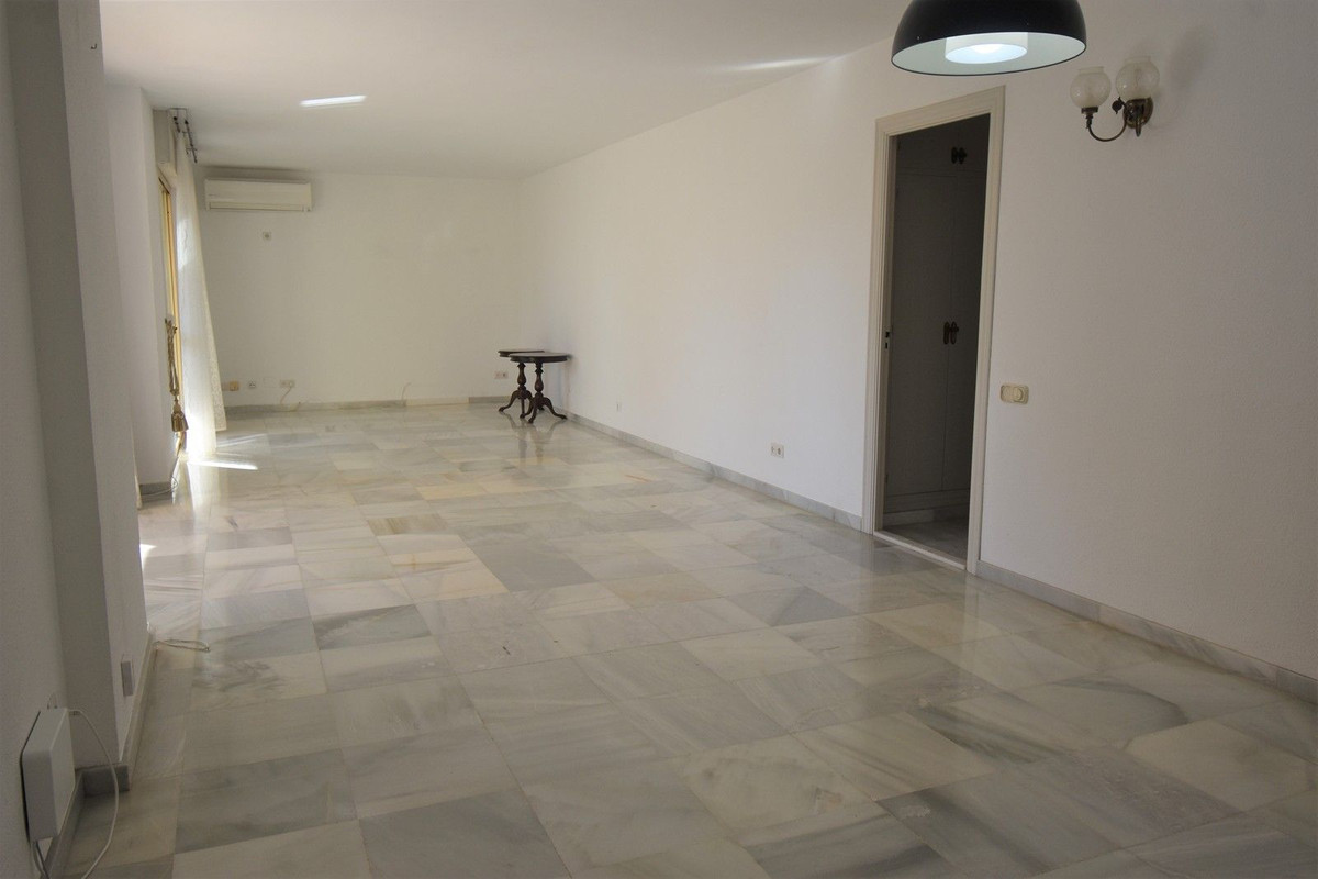 Flat for sale in Zona Puerto Deportivo (Fuengirola)