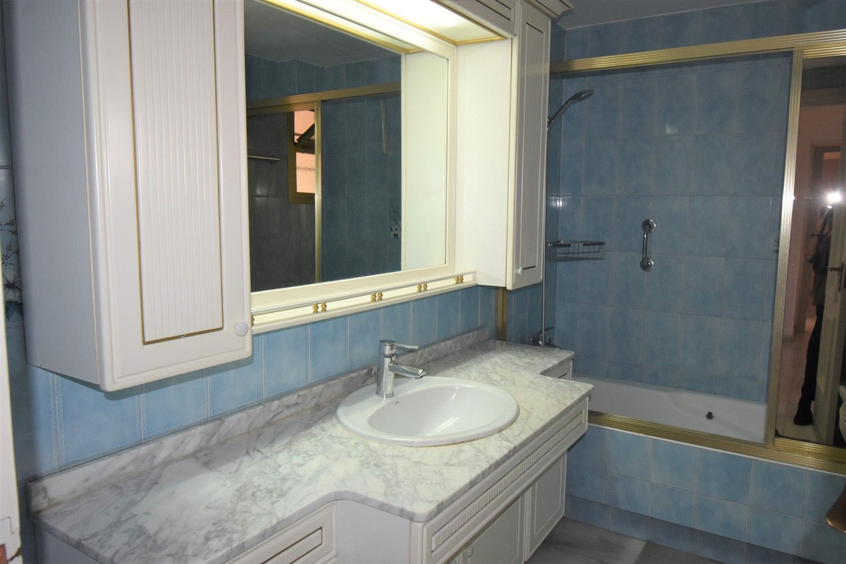 Flat for sale in Zona Puerto Deportivo (Fuengirola)